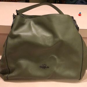 Sleek leather hunter green 3 compartment w/ zipper snap button close never used